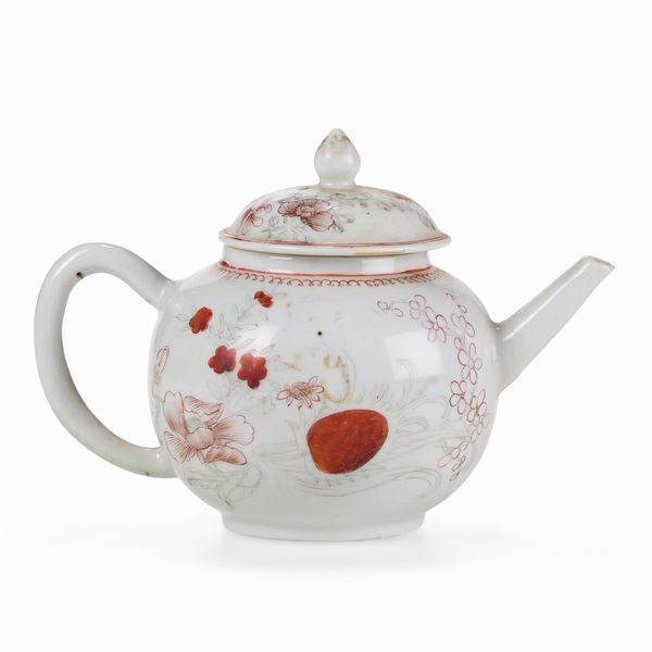 Teiera in porcellana, Famiglia Rosa, Cina, Dinastia Qing, epoca Qianlong (1736-1796)  - Asta Dimore italiane - Associazione Nazionale - Case d'Asta italiane