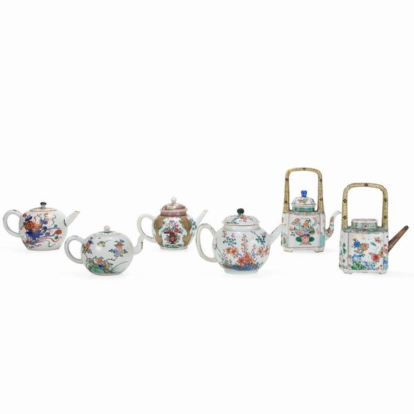 Sei teiere diverse in porcellana a soggetto naturalistico, Cina, Dinastia Qing, epoca Kangxi (1662-1722) e epoca Yongzheng (1723-1735)<BR>  - Asta Dimore italiane - Associazione Nazionale - Case d'Asta italiane