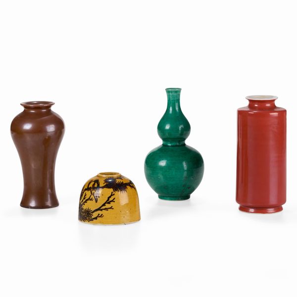 Tre vasetti diversi e un calamaio, Cina, XIX secolo  - Asta Dimore italiane - Associazione Nazionale - Case d'Asta italiane