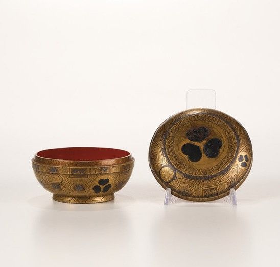 Scatola in lacca con decoro naturalistico, Giappone, Meiji (1868-1912)  - Asta Dimore italiane - Associazione Nazionale - Case d'Asta italiane