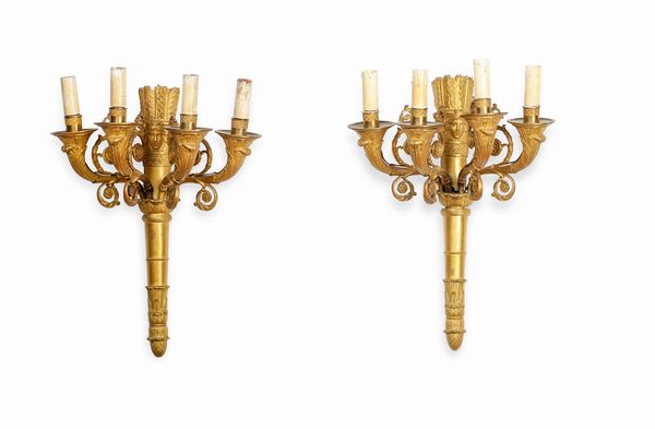 Coppia di appliques in bronzo dorato a quattro luci. XIX secolo  - Asta Dimore italiane - Associazione Nazionale - Case d'Asta italiane