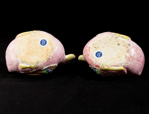 Coppia di candelabri in bronzo con papere in porcellana decorata con smalti Famiglia Rosa, Cina, Dinastia Qing, epoca Qianlong (1736 - 1795)  - Asta Dimore italiane - Associazione Nazionale - Case d'Asta italiane