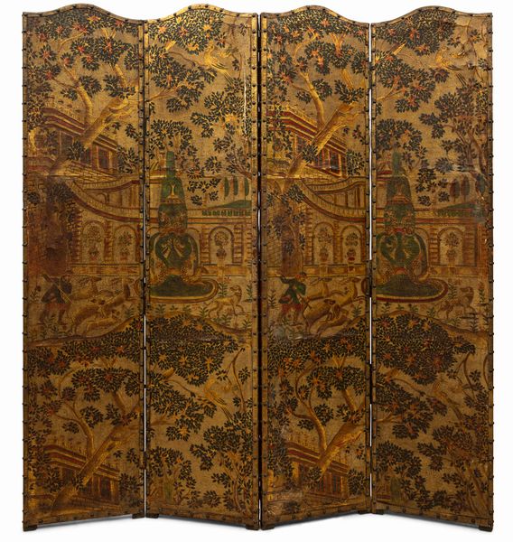 Paravento a quattro ante in legno rivestito in cuoio dipinto. XVIII-XIX secolo  - Asta Dimore italiane - Associazione Nazionale - Case d'Asta italiane