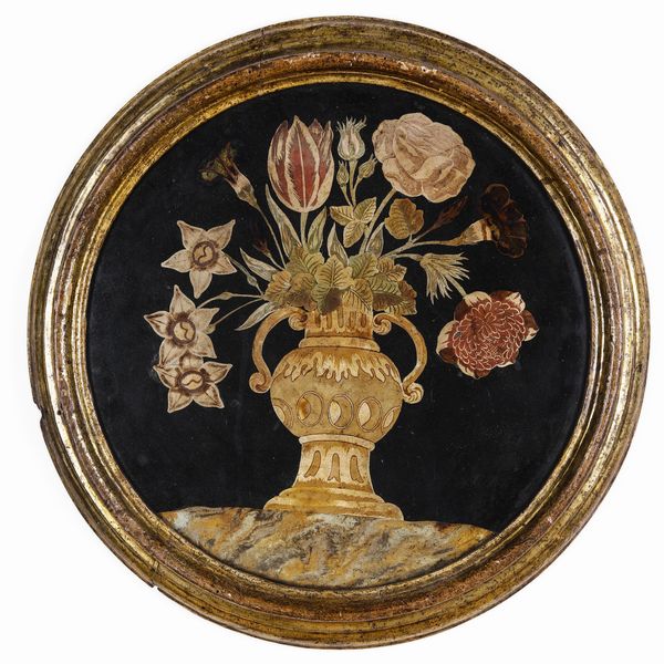 Coppia di nature morte, scagliola policroma e cornici in legno modanato e dorato. Arte italiana del XVIII secolo  - Asta Dimore italiane - Associazione Nazionale - Case d'Asta italiane