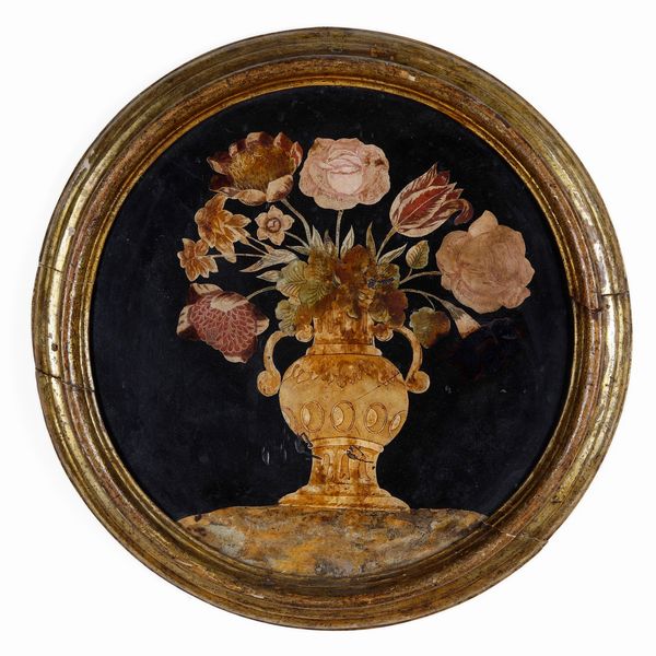 Coppia di nature morte, scagliola policroma e cornici in legno modanato e dorato. Arte italiana del XVIII secolo  - Asta Dimore italiane - Associazione Nazionale - Case d'Asta italiane