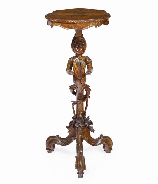 Guridon in noce intagliato. XIX secolo  - Asta Dimore italiane - Associazione Nazionale - Case d'Asta italiane