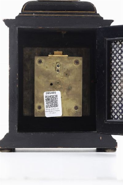 Pendola da tavolo con cassa in legno ebanizzato e laccato a cineserie. XVIII secolo  - Asta Dimore italiane - Associazione Nazionale - Case d'Asta italiane