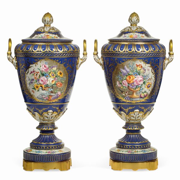 Coppia di grandi vasi<BR>Parigi, Manifattura Le Tallec, seconda met del XX secolo<BR>  - Asta Dimore italiane - Associazione Nazionale - Case d'Asta italiane