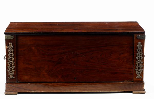 Armonium da viaggio. Struttura in legno intagliato, tasti in avorio. Francia XIX secolo  - Asta Dimore italiane - Associazione Nazionale - Case d'Asta italiane