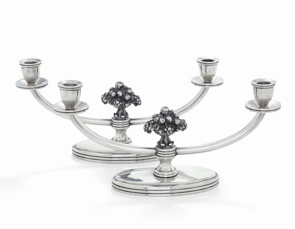 Coppia di doppieri. Argenteria artistica italiana. Prima met� del XX secolo  - Asta Dimore italiane - Associazione Nazionale - Case d'Asta italiane