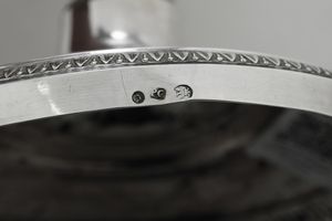 Coppia di candelieri. Genova, prima met del XIX secolo. Marchio con delfino e aquila coronata in uso dal 1824 al 1872 e dell'argentiere P G entro rettangolo (non identificato)  - Asta Dimore italiane - Associazione Nazionale - Case d'Asta italiane