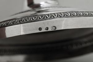 Coppia di candelieri. Genova, prima met del XIX secolo. Marchio con delfino e aquila coronata in uso dal 1824 al 1872 e dell'argentiere P G entro rettangolo (non identificato)  - Asta Dimore italiane - Associazione Nazionale - Case d'Asta italiane