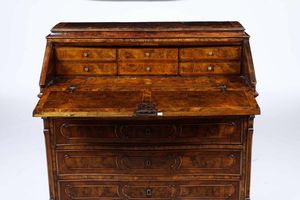 Ribalta Luigi XIV lastronata in radica. Lombardia XVIII secolo  - Asta Dimore italiane - Associazione Nazionale - Case d'Asta italiane