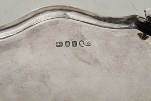 Teiera con vassoio. Londra 1794. Marchio dell'argentiere (non identificato)  - Asta Dimore italiane - Associazione Nazionale - Case d'Asta italiane