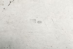 Vassoio, colino e servizio da t e caff. Argenteria artistica milanese del XX secolo  - Asta Dimore italiane - Associazione Nazionale - Case d'Asta italiane