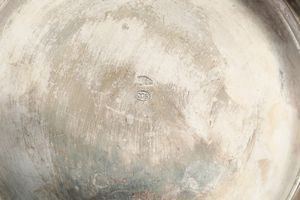 Vassoio e servizio da t e caff. Argenteria milanese del XX secolo. Vassoio argentiere Carlo Gandolfi. Servizio argentieri Fratelli Cacchione  - Asta Dimore italiane - Associazione Nazionale - Case d'Asta italiane