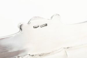 Vassoio e servizio da t e caff. Argenteria milanese del XX secolo. Vassoio argentiere Carlo Gandolfi. Servizio argentieri Fratelli Cacchione  - Asta Dimore italiane - Associazione Nazionale - Case d'Asta italiane