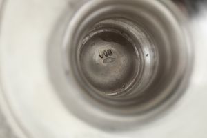 Servizio da t e caff e versatoio e lattiera di differente manifattura. Argenteria italiana del XX secolo  - Asta Dimore italiane - Associazione Nazionale - Case d'Asta italiane