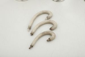 Servizio da t e caff e versatoio e lattiera di differente manifattura. Argenteria italiana del XX secolo  - Asta Dimore italiane - Associazione Nazionale - Case d'Asta italiane