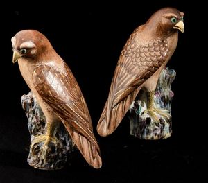 Coppia di falchi in porcellana Famiglia Rosa decorati con smalti e oro, Cina, Dinastia Qing, epoca Qianlong (1736-1795)  - Asta Dimore italiane - Associazione Nazionale - Case d'Asta italiane