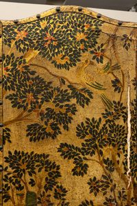 Paravento a quattro ante in legno rivestito in cuoio dipinto. XVIII-XIX secolo  - Asta Dimore italiane - Associazione Nazionale - Case d'Asta italiane