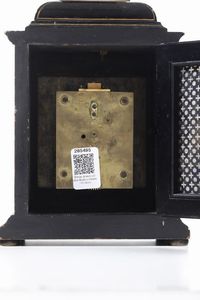 Pendola da tavolo con cassa in legno ebanizzato e laccato a cineserie. XVIII secolo  - Asta Dimore italiane - Associazione Nazionale - Case d'Asta italiane