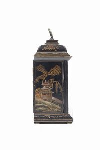 Pendola da tavolo con cassa in legno ebanizzato e laccato a cineserie. XVIII secolo  - Asta Dimore italiane - Associazione Nazionale - Case d'Asta italiane