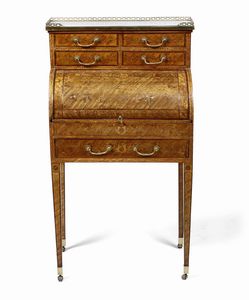 Raro scrittoio a rullo in legno lastronato ed intarsiato in paglia colorata. Francia XVIII secolo  - Asta Dimore italiane - Associazione Nazionale - Case d'Asta italiane