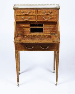 Raro scrittoio a rullo in legno lastronato ed intarsiato in paglia colorata. Francia XVIII secolo  - Asta Dimore italiane - Associazione Nazionale - Case d'Asta italiane