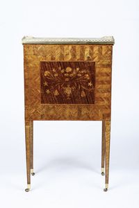 Raro scrittoio a rullo in legno lastronato ed intarsiato in paglia colorata. Francia XVIII secolo  - Asta Dimore italiane - Associazione Nazionale - Case d'Asta italiane