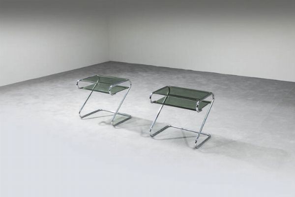 Marcel Breuer : Coppia di comodini con struttura in acciaio e piani in vetro fum�. Anni '70 cm 45x50x38  Piccoli difetti  - Asta Asta di Design - Associazione Nazionale - Case d'Asta italiane