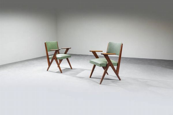 PRODUZIONE ITALIANA : Coppia di poltrone in legno  seduta e schienale rivestito in tessuto.  Anni '50 cm 82x60x60  - Asta Asta di Design - Associazione Nazionale - Case d'Asta italiane