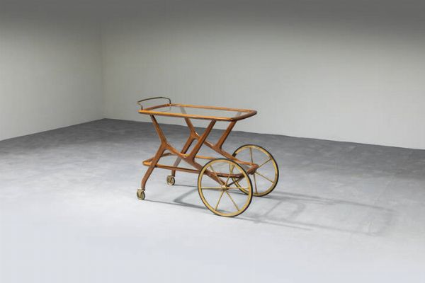 PRODUZIONE ITALIANA : Carrello in legno  particolari in ottone e piani in vetro.  Anni '70 cm 68x88x53  Difetti  - Asta Asta di Design - Associazione Nazionale - Case d'Asta italiane