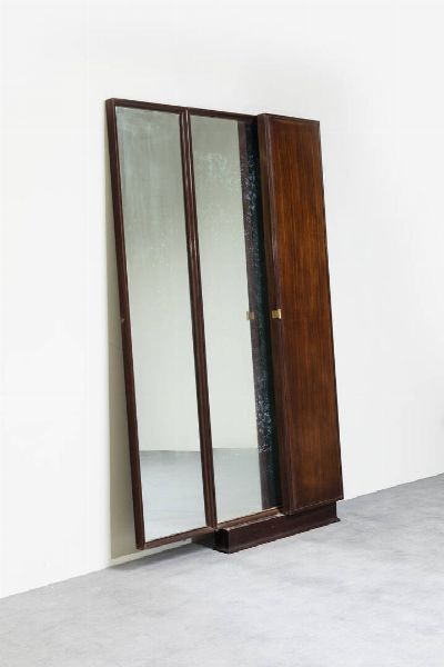PRODUZIONE ITALIANA : Specchiera da terra con ante in legno. Anni '50 cm 175x144x10  - Asta Asta di Design - Associazione Nazionale - Case d'Asta italiane