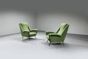 PRODUZIONE ITALIANA - Coppia di poltrone struttura in metallo verniciato  imbottiture rivestite in tessuto e puntali in ottone.  Anni  [..]