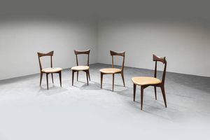 ICO PARISI - Quattro sedie in legno e seduta in skai.  Anni '50 cm 88x44x50  Difetti
