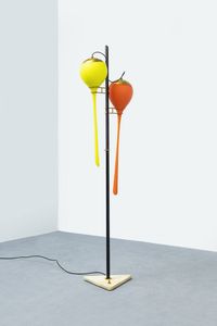 STILNOVO - Lampada da terra con stelo in metallo verniciato  diffusori in vetro satinato colorato  particolari in ottone  [..]