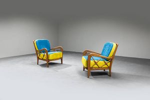 PAOLO BUFFA  nello stile di - Coppia di poltrone con struttura in legno e imbottitura rivestita in tessuto.  Anni '70 cm 77x67x75  Difetti