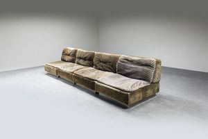 SAPORITI - Composto da quattro elementi. Laminato in acciaio  tessuto imbottito.  Marchio Saporiti sulla fodera e sul telaio  [..]