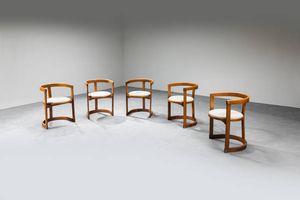 PRODUZIONE ITALIANA - Cinque sedie con struttura in legno e seduta rivestita in tessuto.  Anni '70 cm 70x50x50  Difetti