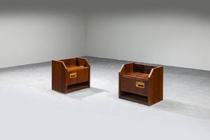 LA PERMANENTE MOBILI CANTU' - Coppia di comodini pensili in legno. Anni '70 cm 74x50x35  Difetti