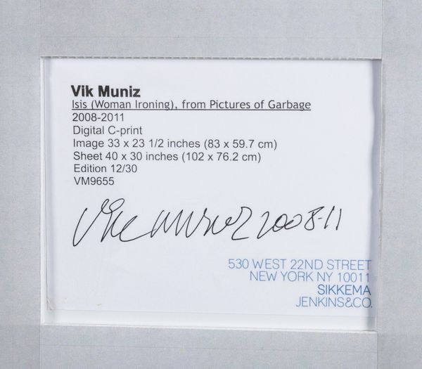 Vik Muniz : Isis (Woman Ironing), dalla serie Pictures of Garbage  - Asta Fotografia - Associazione Nazionale - Case d'Asta italiane