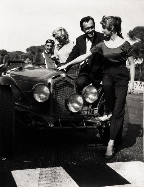 Alberto Durazzo : lotto formato da due scatti fotografici <BR> Senza titolo (Brigitte Bardot e Anita Ekberg)  - Asta Fotografia - Associazione Nazionale - Case d'Asta italiane