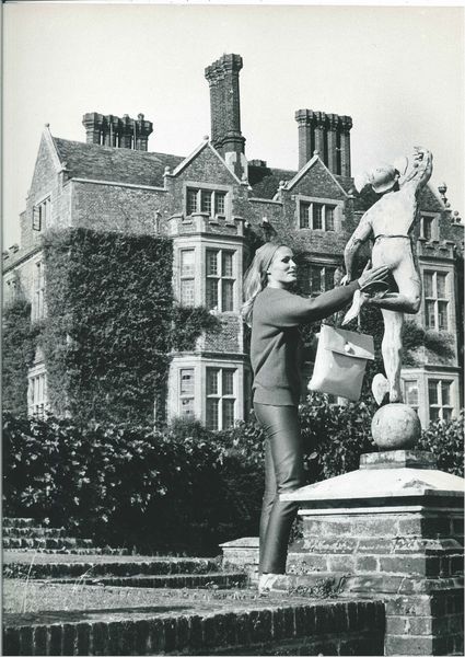 Terry O'Neill : lotto formato da quattro scatti fotografici Senza titolo (Ursula Andress)  - Asta Fotografia - Associazione Nazionale - Case d'Asta italiane