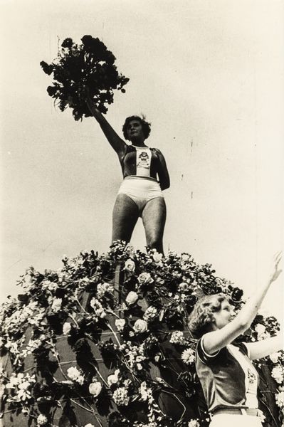 Aleksandr Michajlovič Rodčenko, Attribuito a : lotto formato da due scatti fotografici Senza titolo  - Asta Fotografia - Associazione Nazionale - Case d'Asta italiane