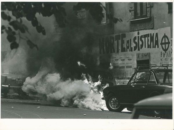 Fausto Giaccone : Senza titolo (Combustione dautomobile)  - Asta Fotografia - Associazione Nazionale - Case d'Asta italiane