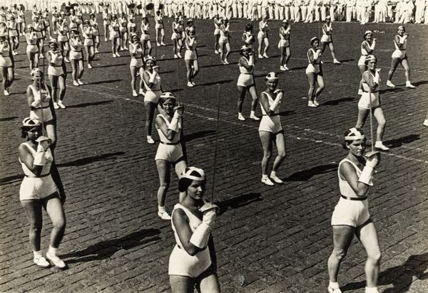 Aleksandr Michajlovič Rodčenko, Attribuito a : lotto formato da due scatti fotografici<BR> Senza titolo  - Asta Fotografia - Associazione Nazionale - Case d'Asta italiane