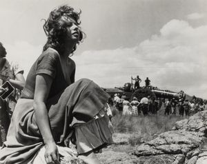FEDERICO PATELLANI : Sophia Loren sul set del film Orgoglio e Passione  - Asta Fotografia - Associazione Nazionale - Case d'Asta italiane