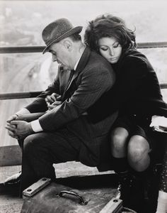TAZIO SECCHIAROLI : Senza titolo (Carlo Ponti e Sophia Loren)  - Asta Fotografia - Associazione Nazionale - Case d'Asta italiane