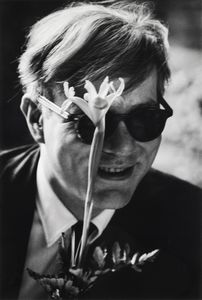 Dennis Hopper : Andy Warhol (with flower, smiling)  - Asta Fotografia - Associazione Nazionale - Case d'Asta italiane